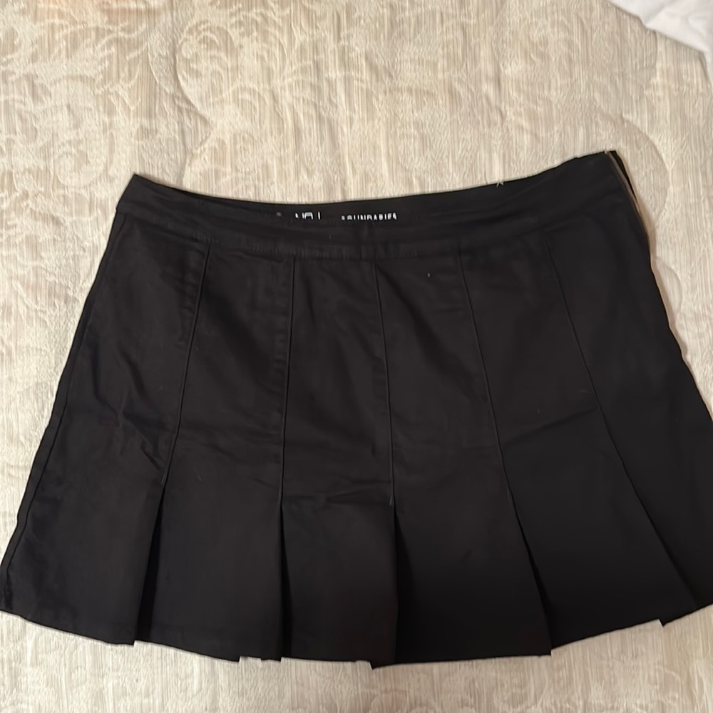Black pleated skirt